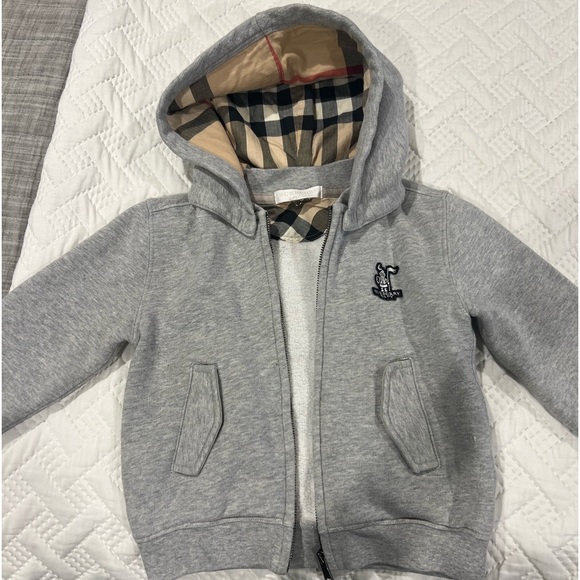 Size2 Burberry sweatshirt with detachable hood